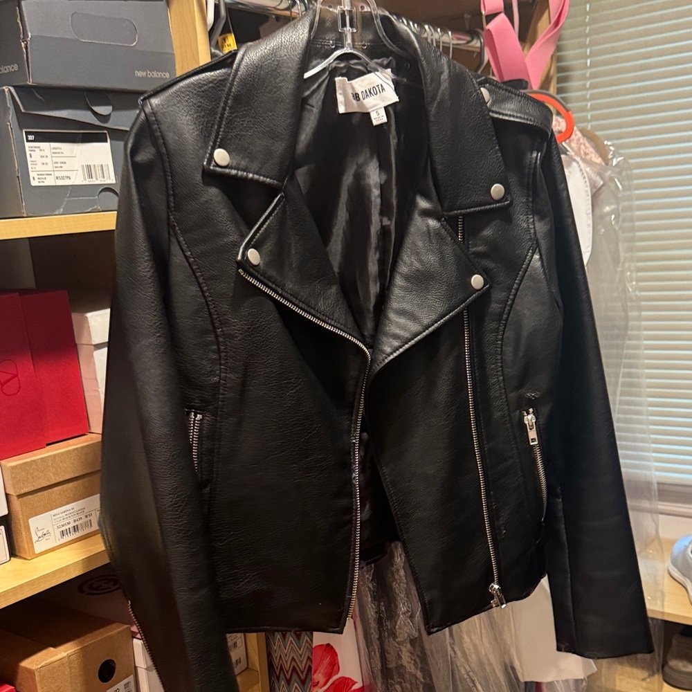 BB Dakota Classic Black Leather Jacket